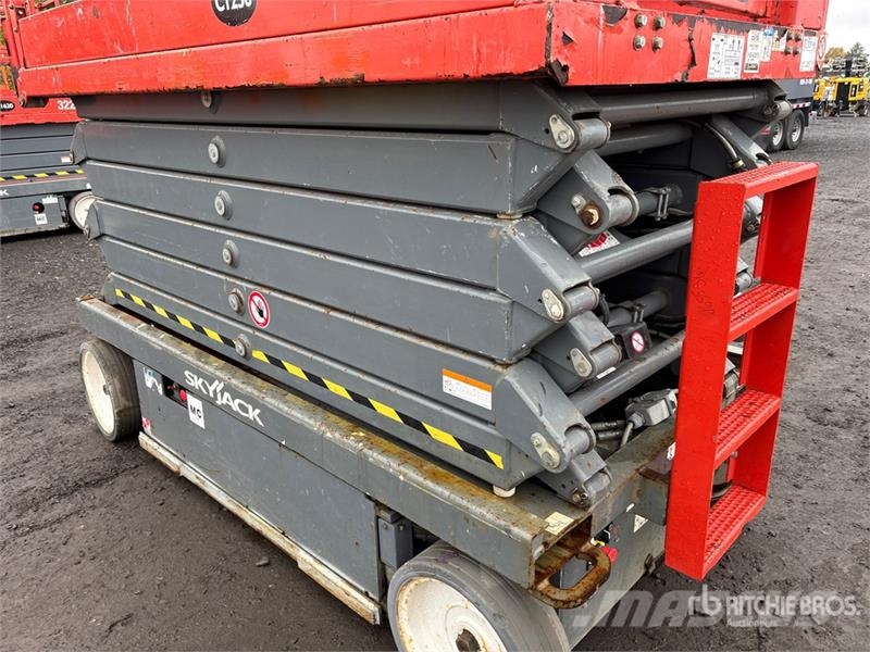 SkyJack SJIII4740 4x4 Electric Scissor Lift Šķerveida pacēlāji