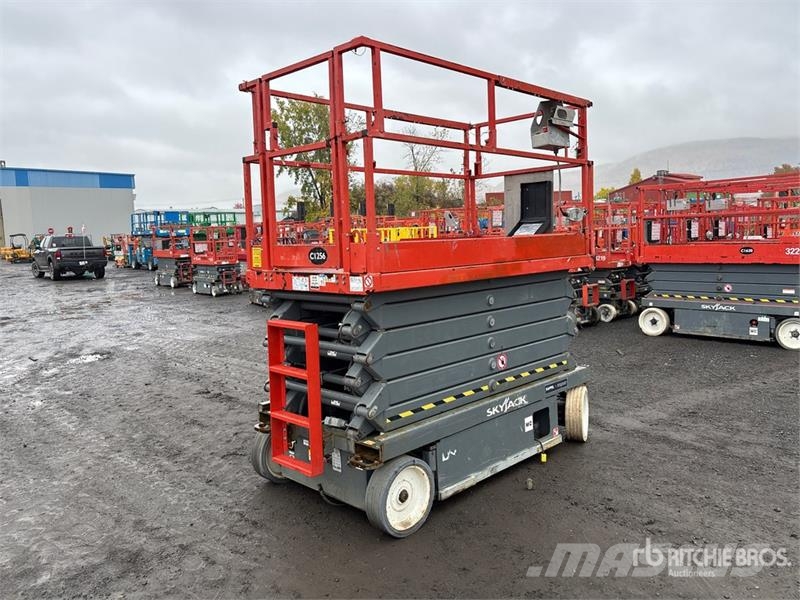 SkyJack SJIII4740 4x4 Electric Scissor Lift Šķerveida pacēlāji