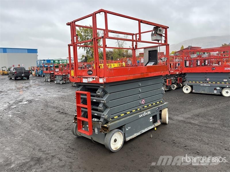 SkyJack SJIII4740 4x4 Electric Scissor Lift Šķerveida pacēlāji