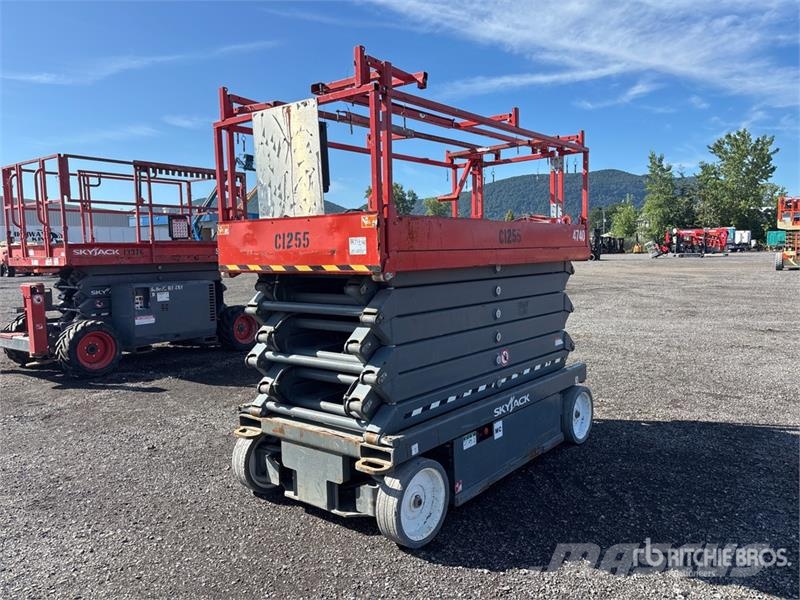 SkyJack SJIII4740 Electric Scissor Lift Scissor lifts