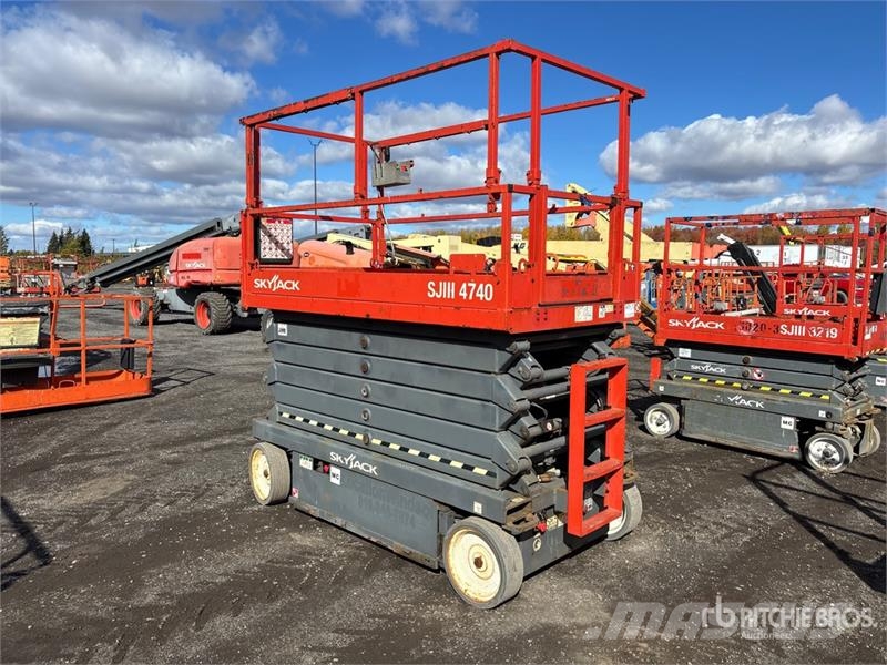 SkyJack SJIII4740 Electric Scissor Lift رافعات مقصية الشكل