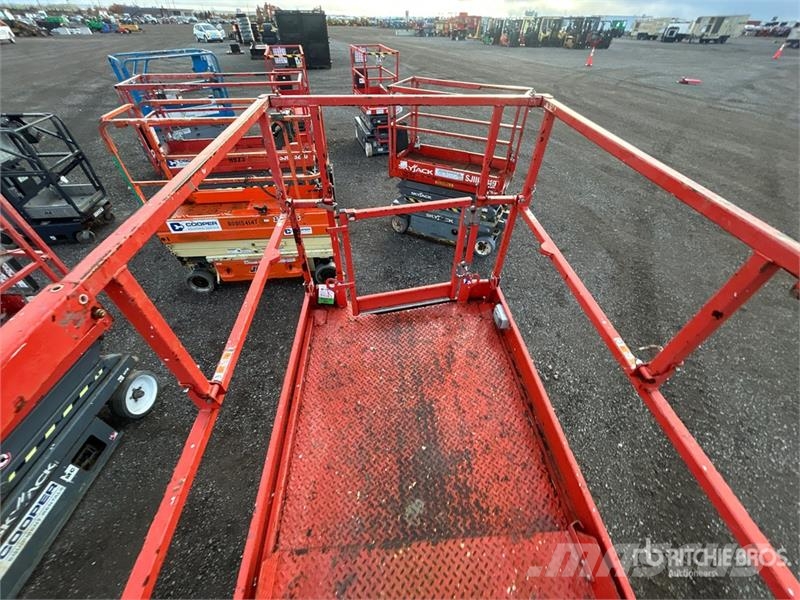 SkyJack SJIII4740 Electric Scissor Lift Saxliftar