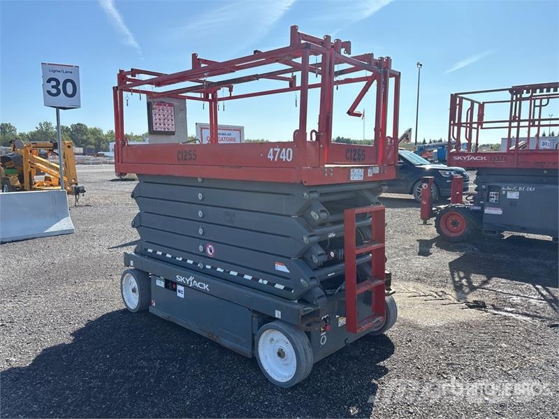 SkyJack SJIII4740 Electric Scissor Lift Scissor lifts