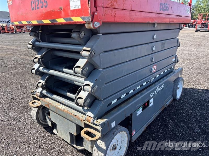 SkyJack SJIII4740 Electric Scissor Lift Scissor lifts