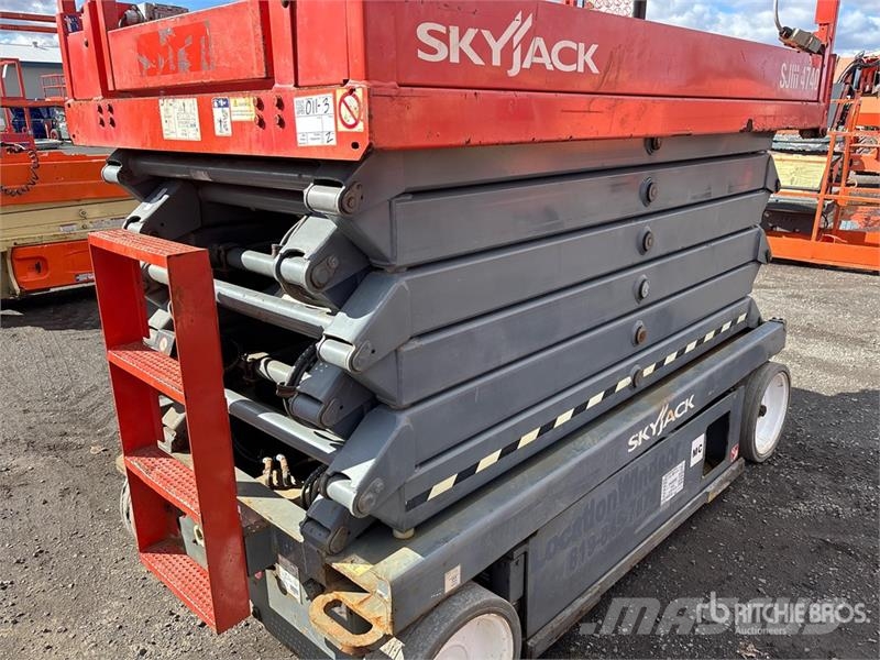 SkyJack SJIII4740 Electric Scissor Lift رافعات مقصية الشكل