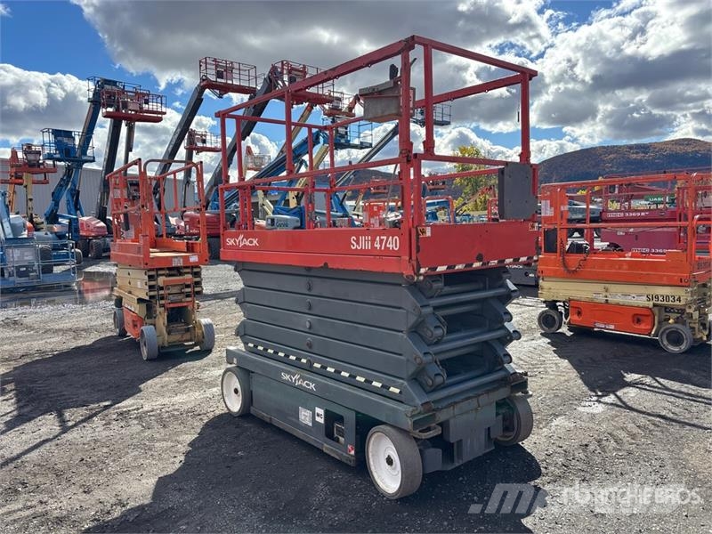 SkyJack SJIII4740 Electric Scissor Lift رافعات مقصية الشكل