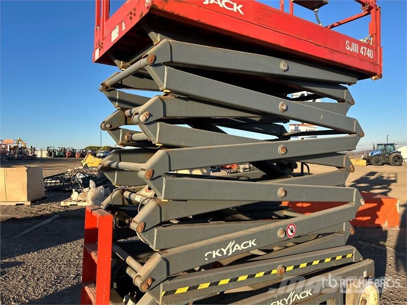 SkyJack SJIII4740 Electric Scissor Lift رافعات مقصية الشكل