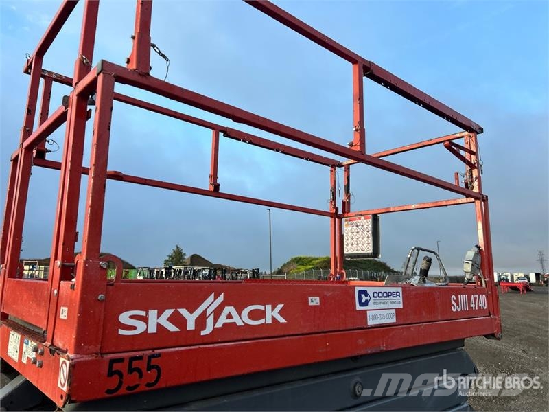 SkyJack SJIII4740 Electric Scissor Lift Saxliftar