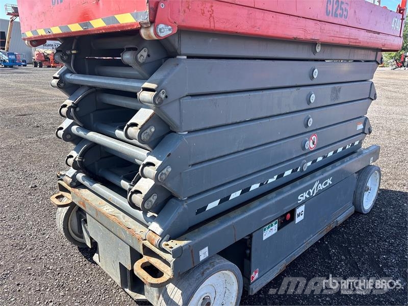SkyJack SJIII4740 Electric Scissor Lift Scissor lifts