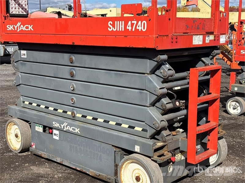 SkyJack SJIII4740 Electric Scissor Lift رافعات مقصية الشكل