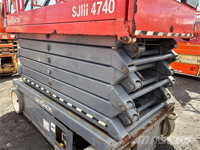 SkyJack SJIII4740 Electric Scissor Lift رافعات مقصية الشكل