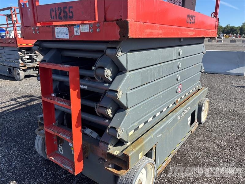 SkyJack SJIII4740 Electric Scissor Lift Scissor lifts