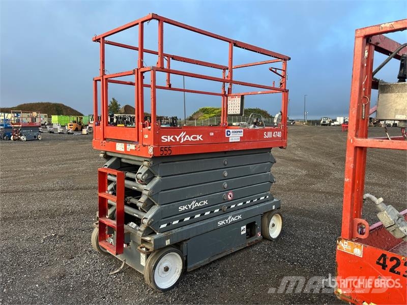 SkyJack SJIII4740 Electric Scissor Lift Saxliftar