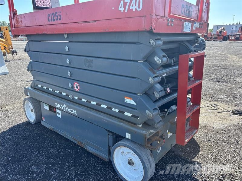 SkyJack SJIII4740 Electric Scissor Lift Scissor lifts