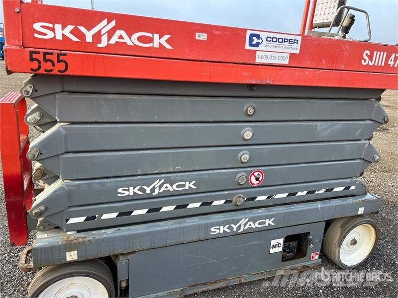 SkyJack SJIII4740 Electric Scissor Lift Saxliftar