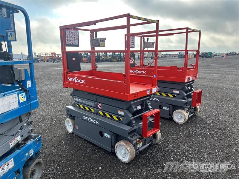SkyJack SJlll3219 Electric Electric Scissor Lift رافعات مقصية الشكل