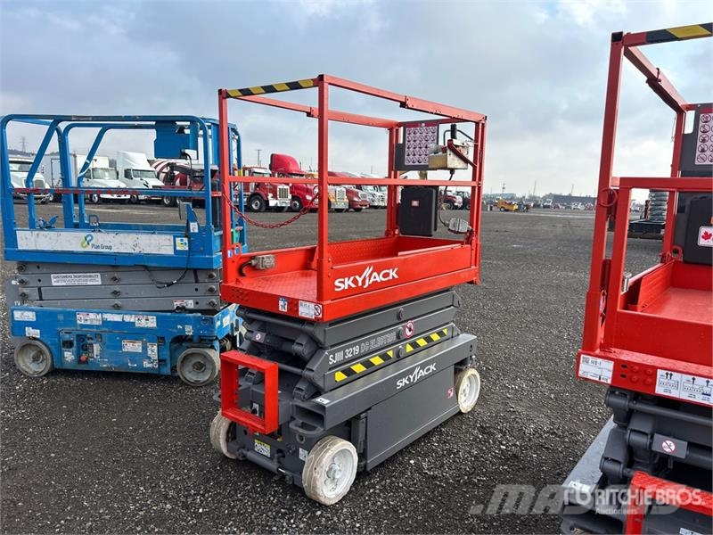SkyJack SJlll3219 Electric Electric Scissor Lift رافعات مقصية الشكل