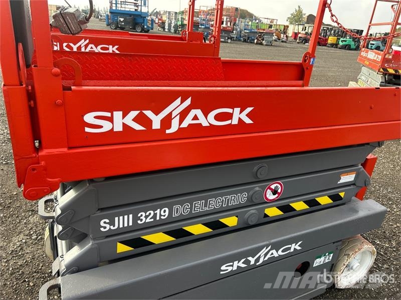 SkyJack SJlll3219 Electric Electric Scissor Lift رافعات مقصية الشكل