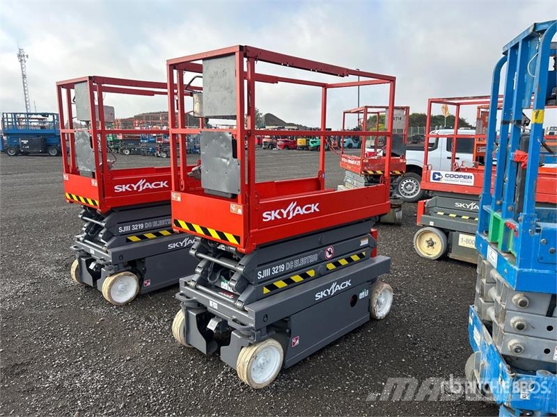SkyJack SJlll3219 Electric Electric Scissor Lift رافعات مقصية الشكل