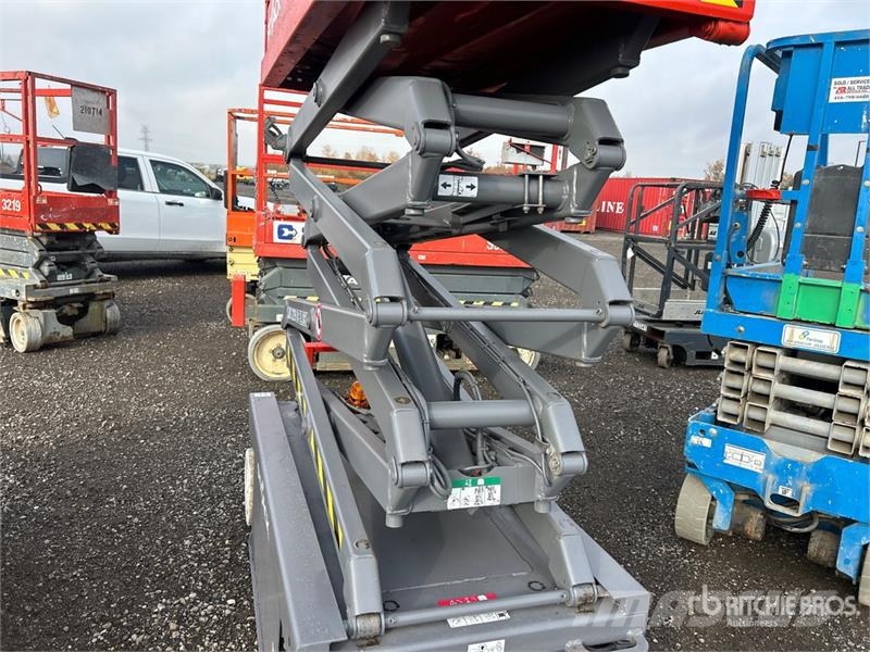 SkyJack SJlll3219 Electric Electric Scissor Lift رافعات مقصية الشكل