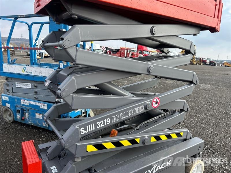 SkyJack SJlll3219 Electric Electric Scissor Lift رافعات مقصية الشكل