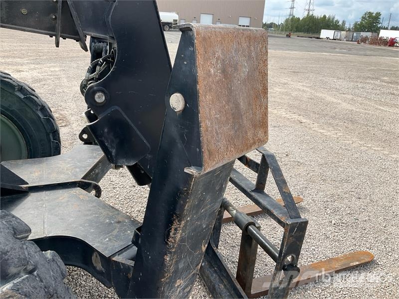 SkyTrak 10054 Telescopic handlers