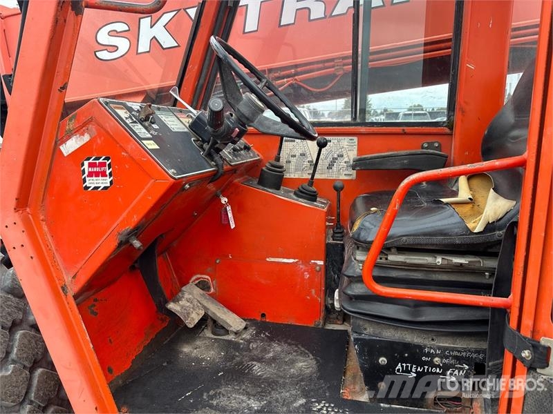 SkyTrak 10054 Teleszkópos rakodók
