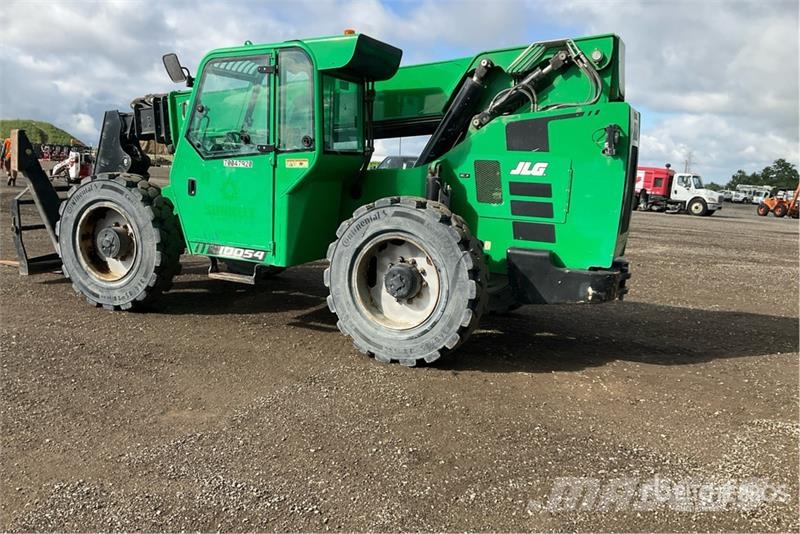 SkyTrak 10054 Telescopic handlers