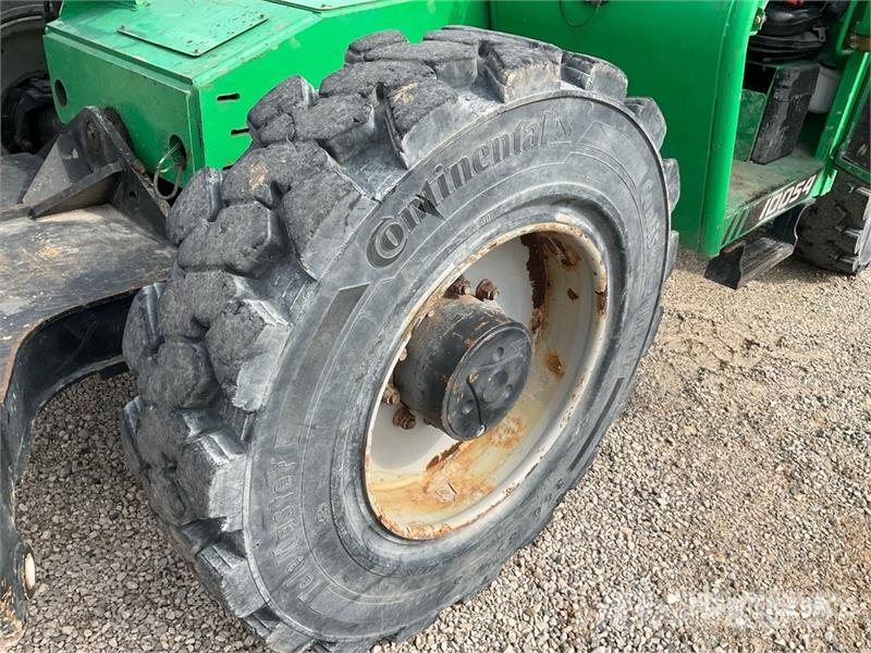 SkyTrak 10054 Telescopic handlers