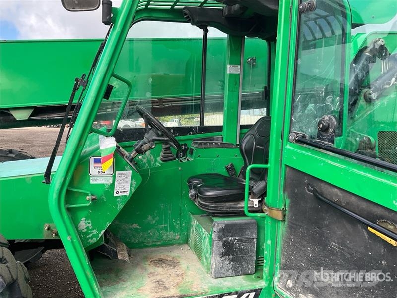 SkyTrak 10054 Telescopic handlers