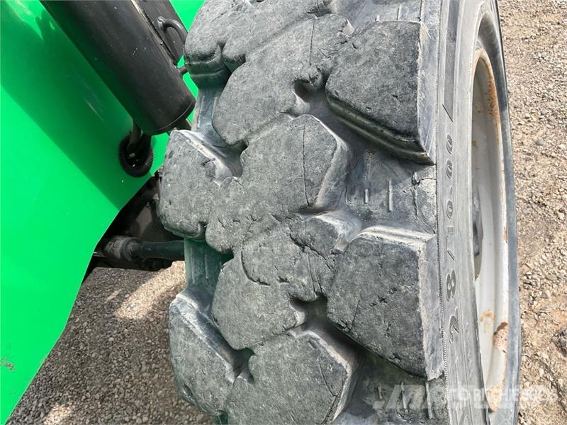 SkyTrak 10054 Telescopic handlers