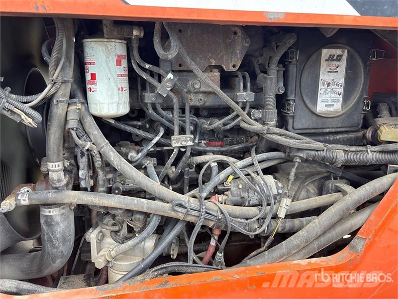 SkyTrak 10054 伸縮臂操作車