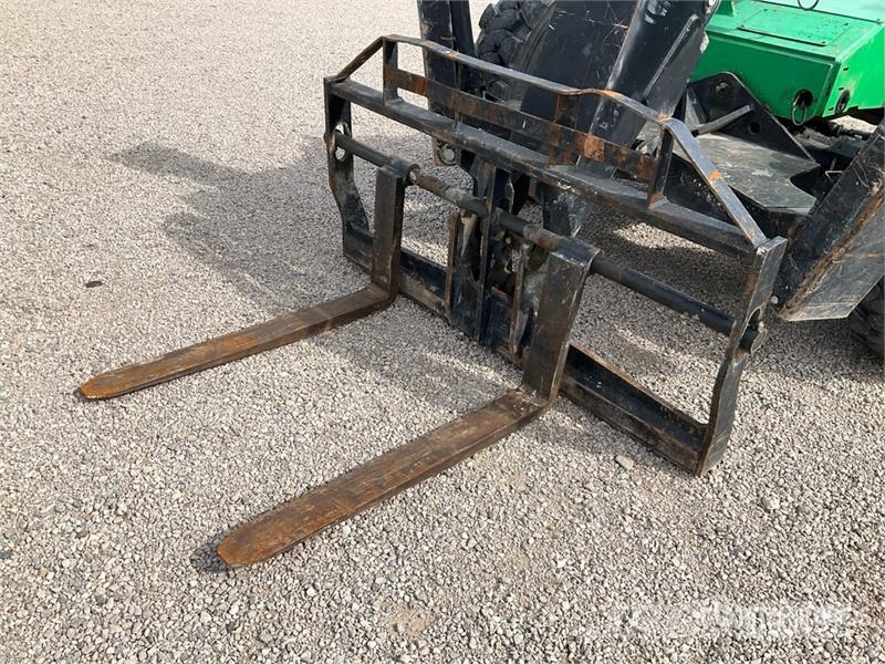 SkyTrak 10054 Telescopic handlers