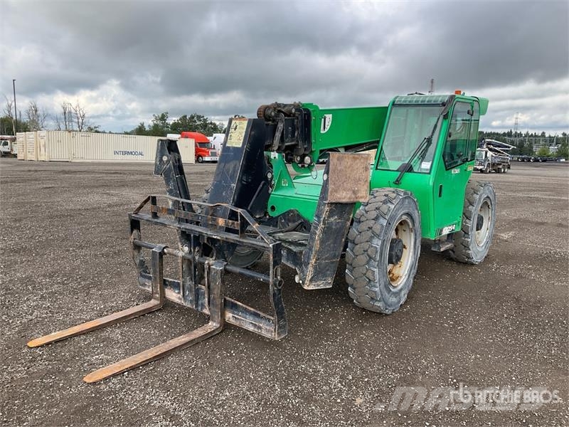 SkyTrak 10054 Telescopic handlers