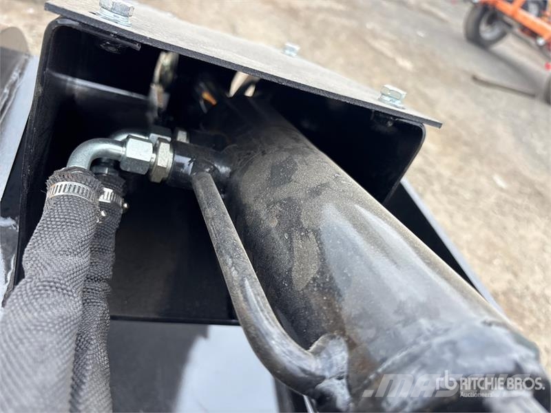Skyway BSSHG-1720 68 in Skid Steer Grapple Bucket Grabeži