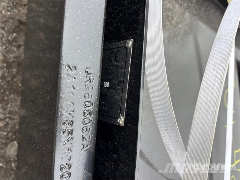 Skyway WSSBF-1150 45 in Skid Steer Forks (Unused) Vilice