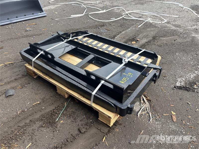 Skyway WSSBF-1150 45 in Skid Steer Forks (Unused) フォーク