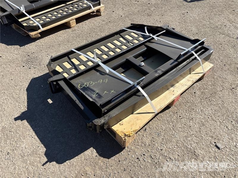 Skyway WSSBF-1150 45 in Skid Steer Forks (Unused) Pallgafflar