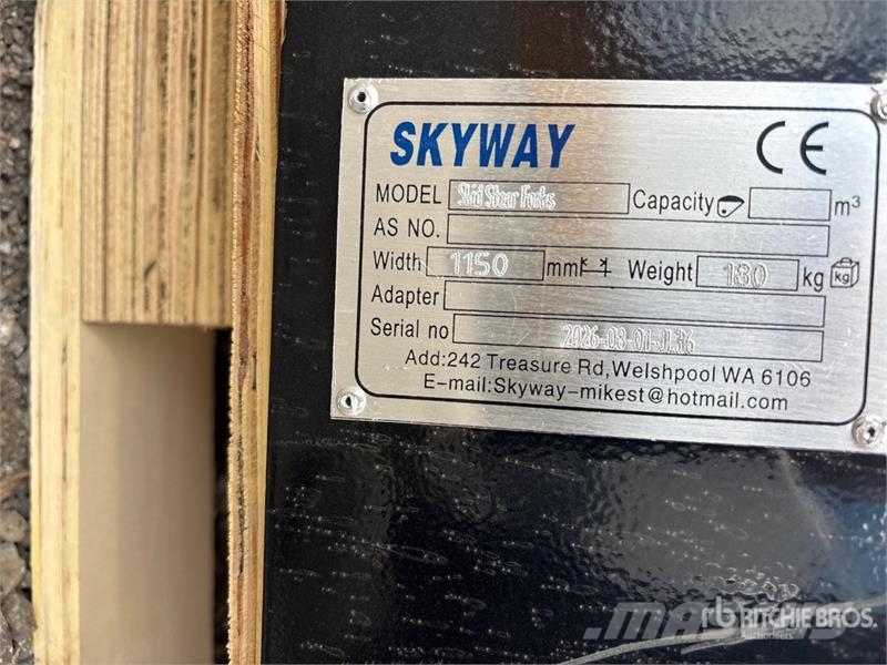 Skyway WSSBF-1150 45 in Skid Steer Forks (Unused) Vilice