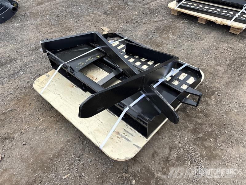 Skyway WSSBF-1150 45 in Skid Steer Forks (Unused) Vilice
