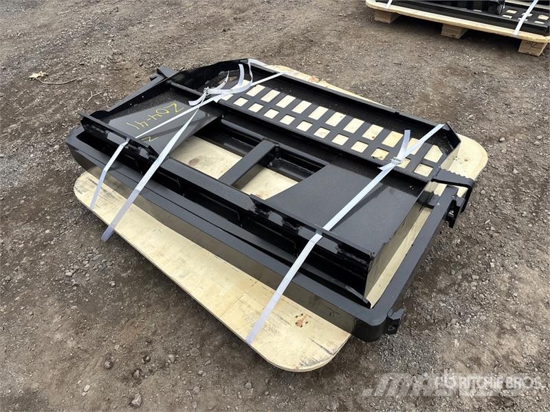 Skyway WSSBF-1150 45 in Skid Steer Forks (Unused) Vilice