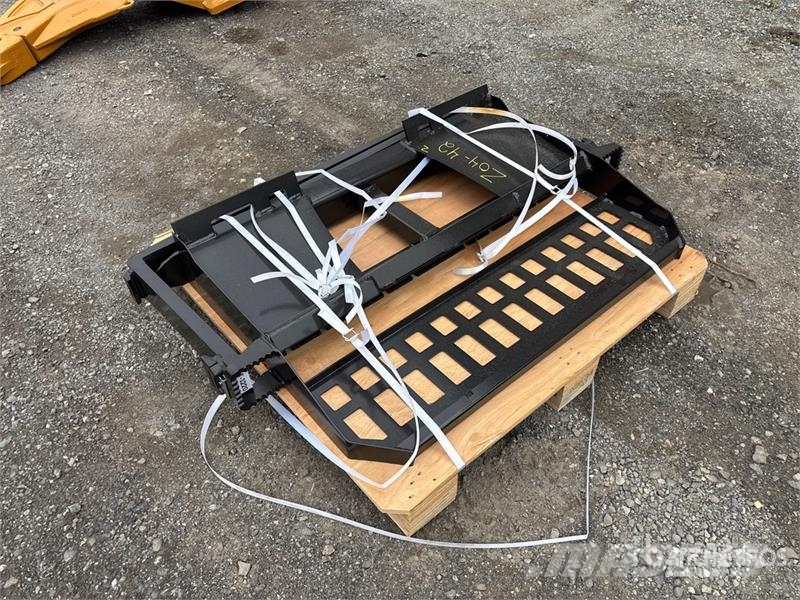 Skyway WSSBF-1150 45 in Skid Steer Forks (Unused) Vilice