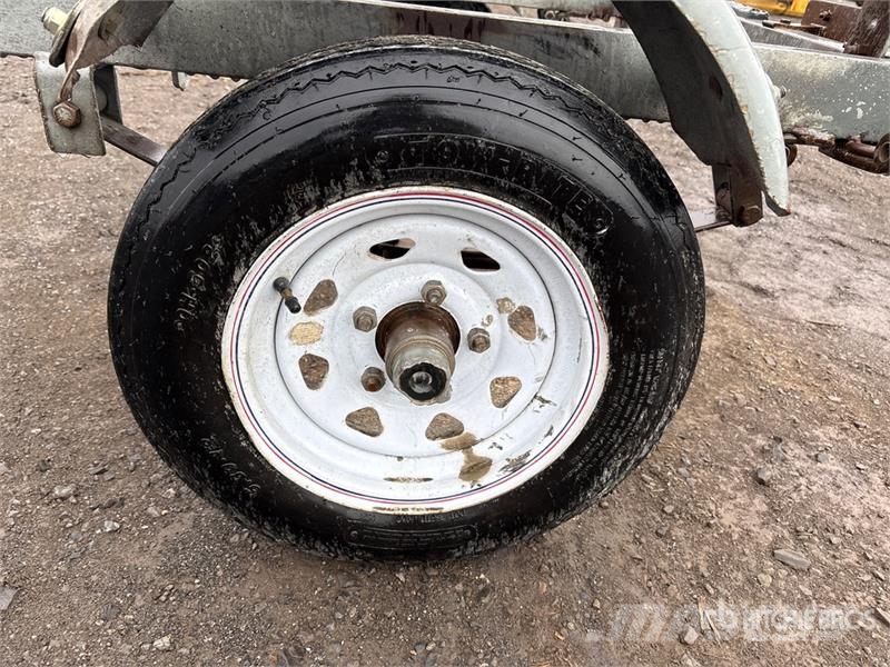  SL C1750-44 16 ft S/A Boat Trailer معدات البناء - غير ذلك