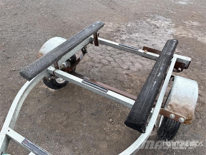  SL C1750-44 16 ft S/A Boat Trailer معدات البناء - غير ذلك