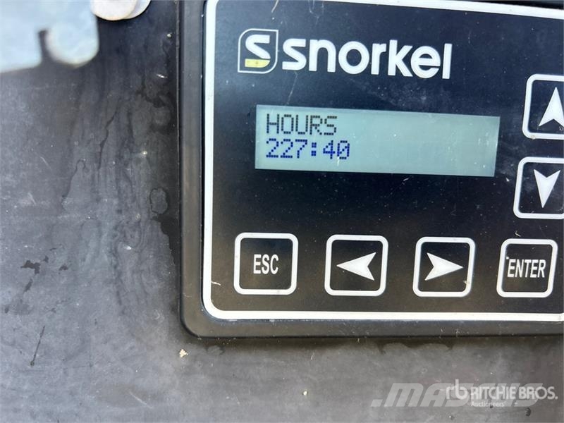 Snorkel S3370RT 4x4 Dual Fuel Scissor Lift Ollós emelők
