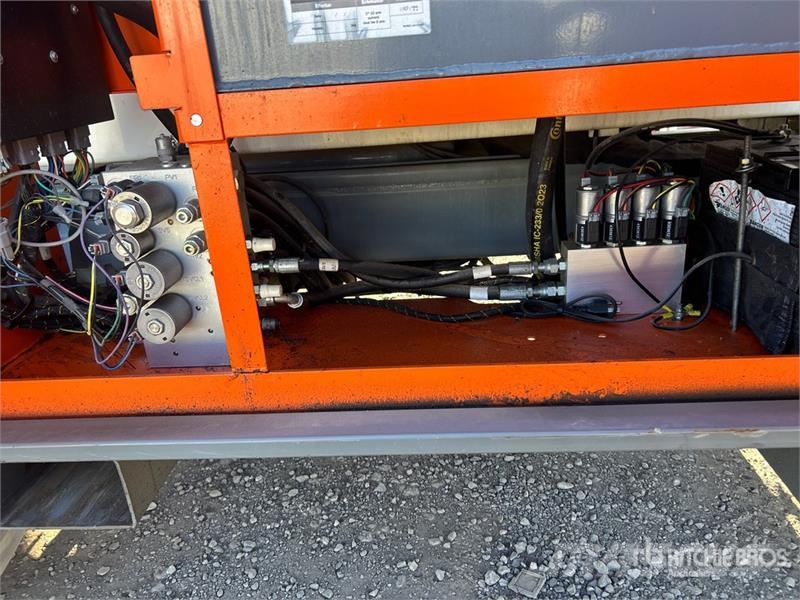 Snorkel S3370RT 4x4 Dual Fuel Scissor Lift Ollós emelők