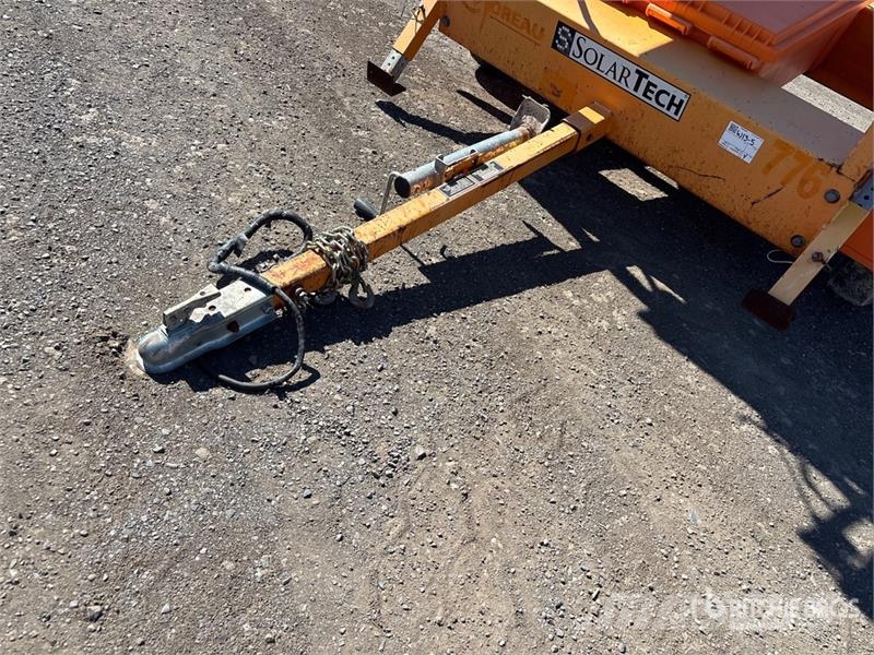 SOLAR TECH Arrow Board Otras-construcciones de carreteras