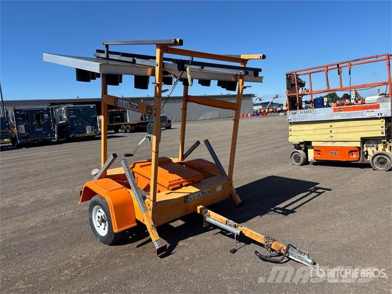 SOLAR TECH Arrow Board Otras-construcciones de carreteras