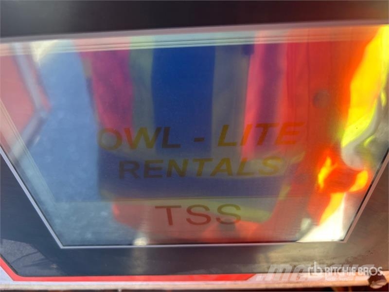 SOLAR TECH Silent Sentinal Traffic Light Apšvietimo bokšteliai