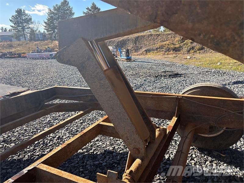  Southland 13 ft 7 in T/A Dump Utility Trailer مقطورات قلابة